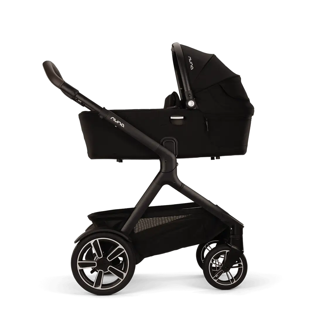 Nuna_DEMInext_CarryCot_Caviar_Profile_FP_GL_web_7db3